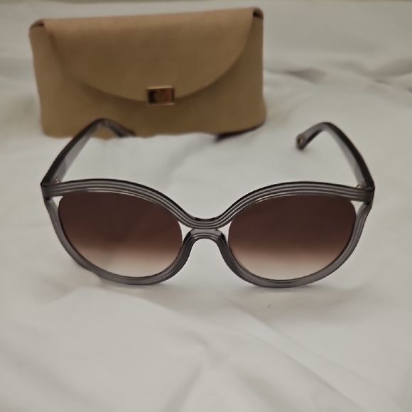 Chloe Black Gradient Sunglasses with Tan Case - Picture 6 of 6